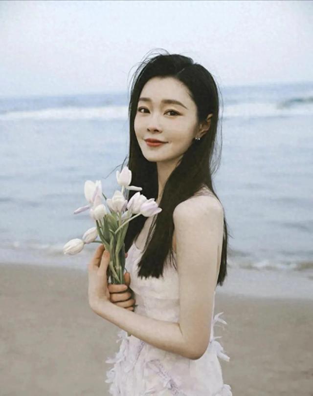 宋轶海边休闲风