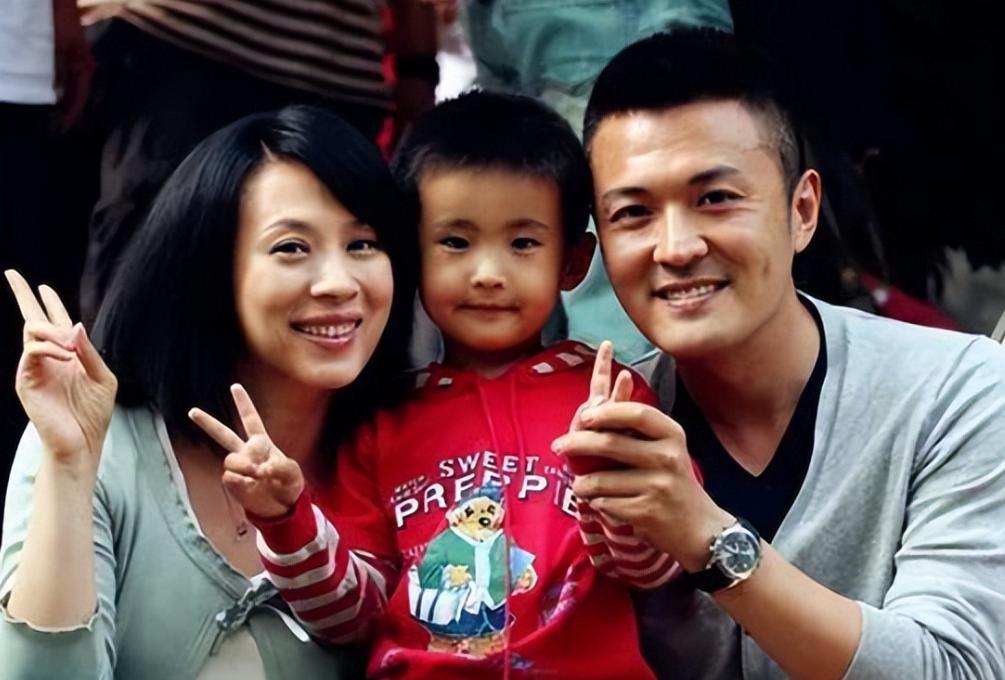 被分手后一言不发,却在14年后活成了娱乐圈最体面的“前男友”