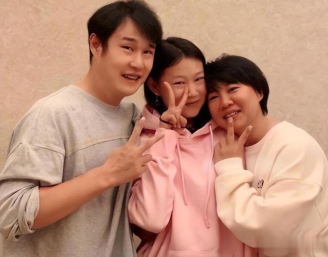 小沈阳女儿韩国出道照曝光,气质超绝像孔孝真,网友:换头了!