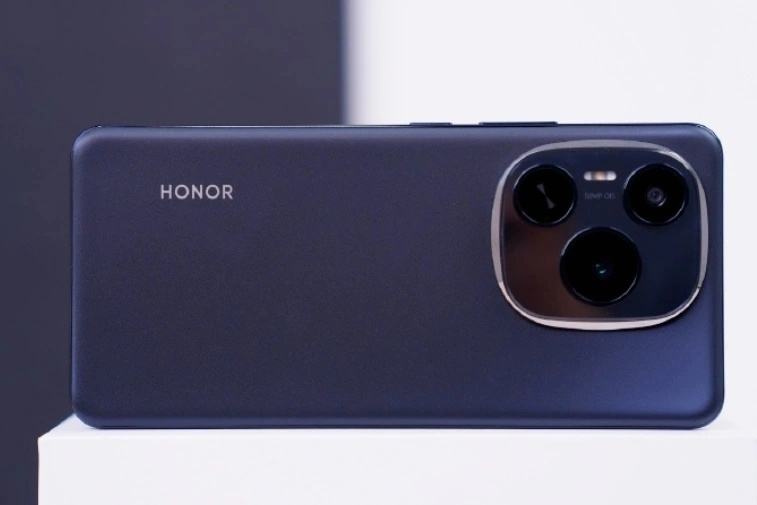 荣耀终于妥协,8000mAh+1.5K曲面屏+通信芯片,国补价跌至1664元