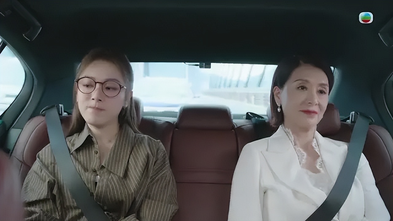 60岁女星时隔7年回巢再拍TVB剧,气场强大碾压全场,获视后赞好有型