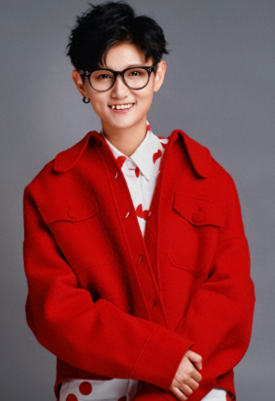 “超女”冠军现状曝光,曾一年挥霍200万,今月薪8000无人识:实惨