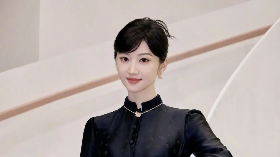 景甜迪奥冷艳转型：从甜美大小姐到国泰民安的大气