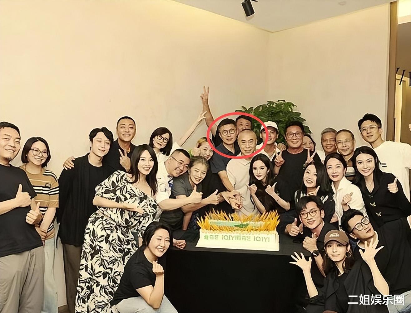 《生万物》庆功宴:迟蓬林永健靠边,杨幂紧挨资方,C位让人意外