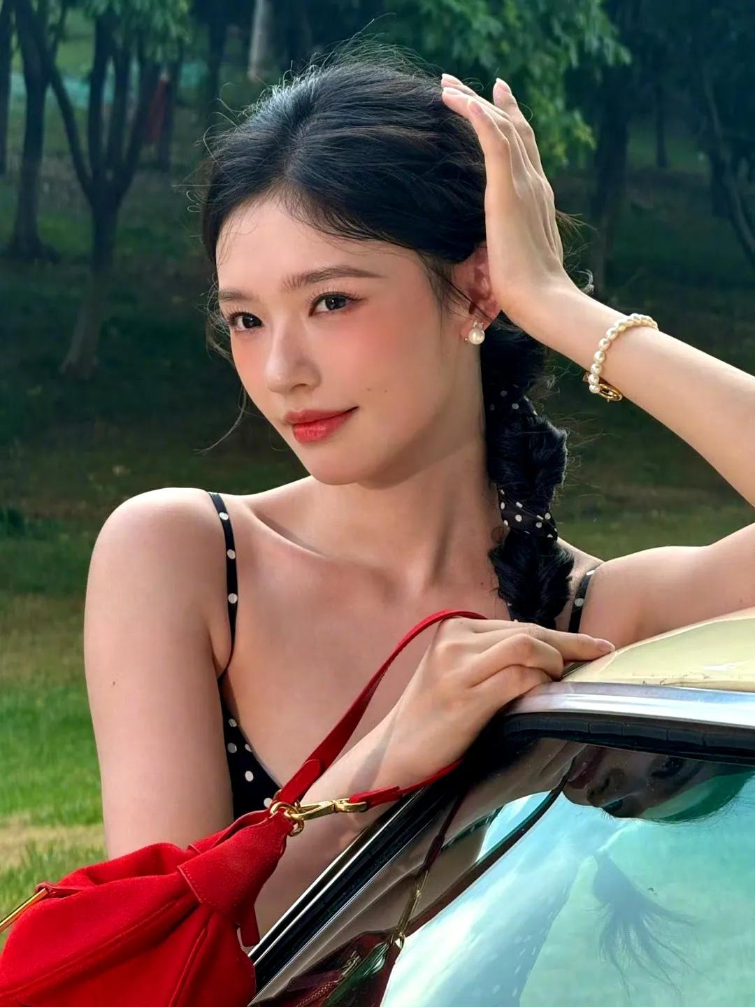 林允性感吊带裙