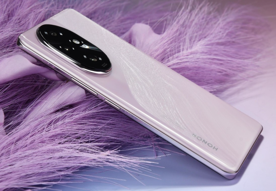 荣耀还是妥协了,从3499元降至1784元,已从高档市场跌至低档市场