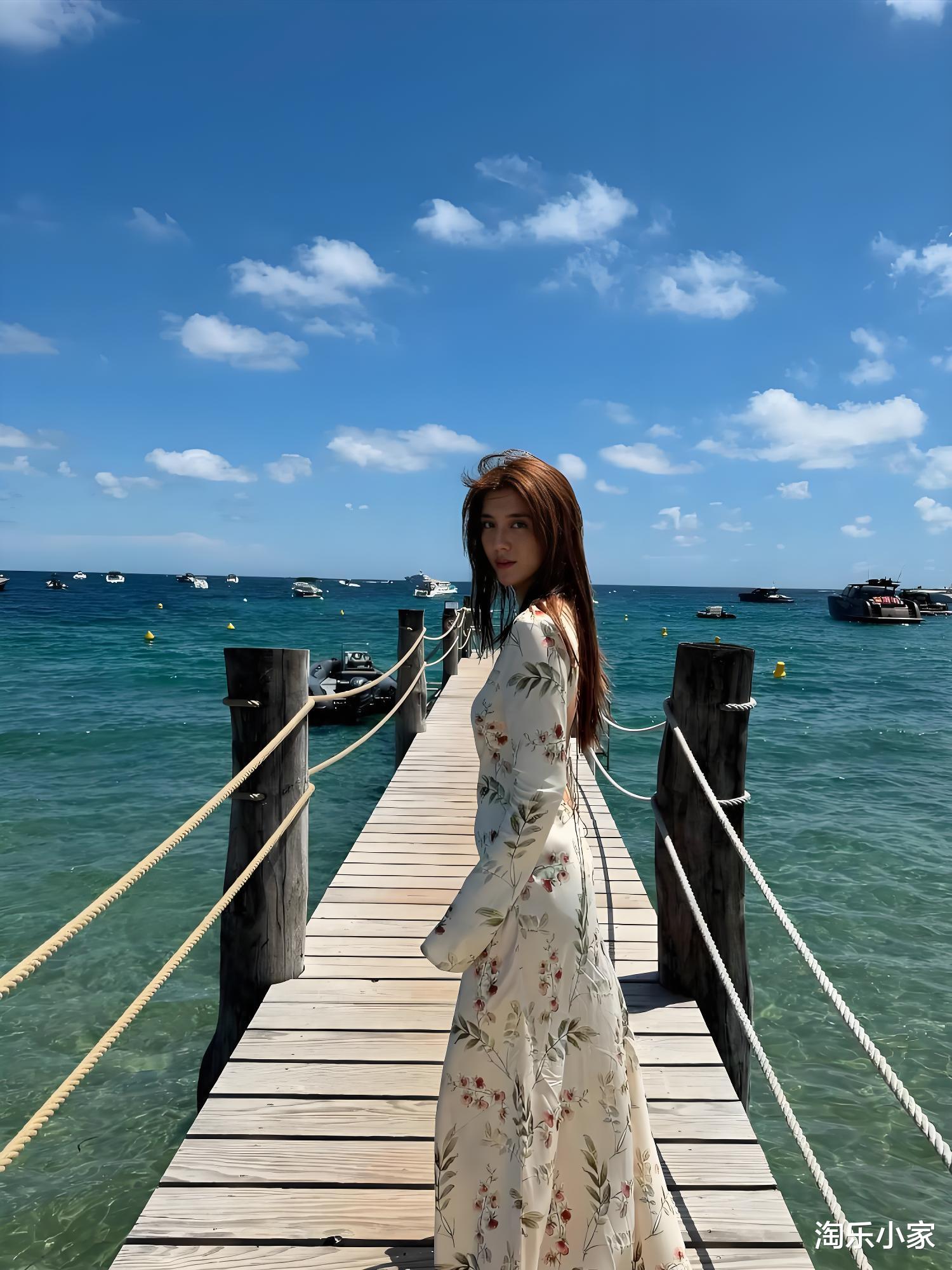 吴千语南法度假穿千元裙，夫妻互动甜炸，网友：这才是爱情！