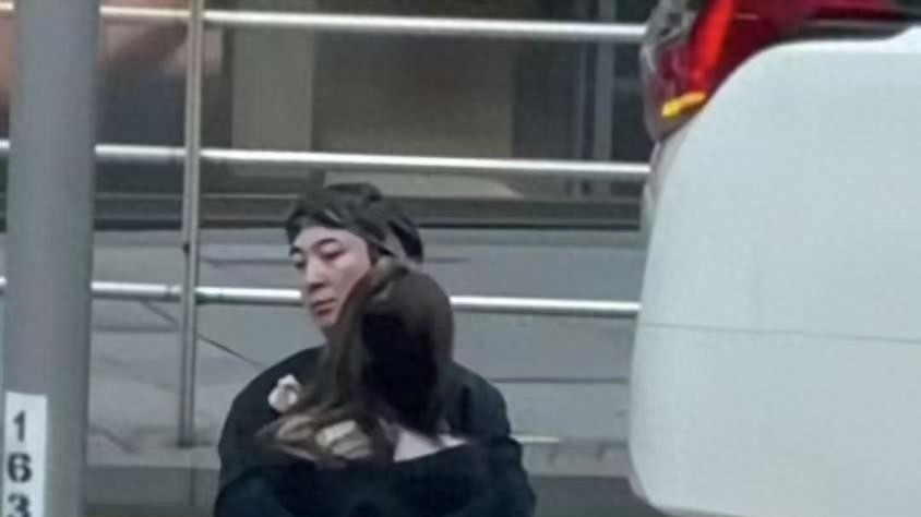 王思聪女友懒懒颜值超高，像精致布娃娃，难怪王思聪对她那么上心