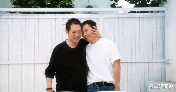 李连杰谢苗父亲节再见面!爆笑梗接连上演,依偎在其肩头似亲生