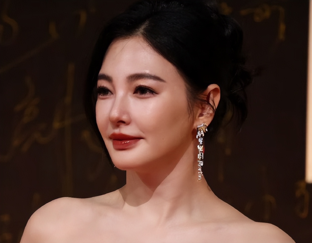 国剧盛典这一夜，充气脸、妆容夸张，长短剧演员仍有壁！