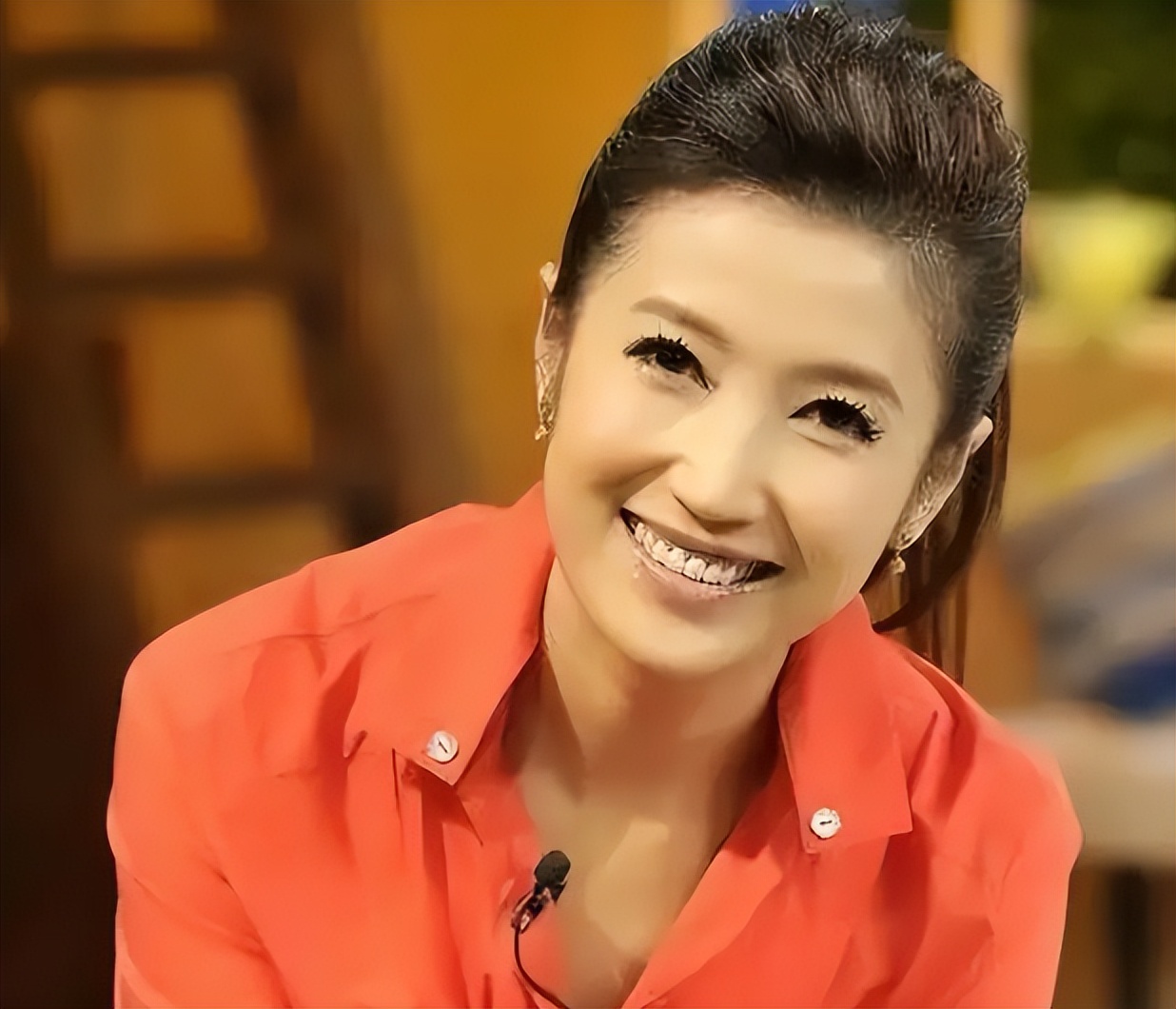 春妮没想到,丈夫刚强出席阅兵解说没多久,6岁儿子又给自己争光