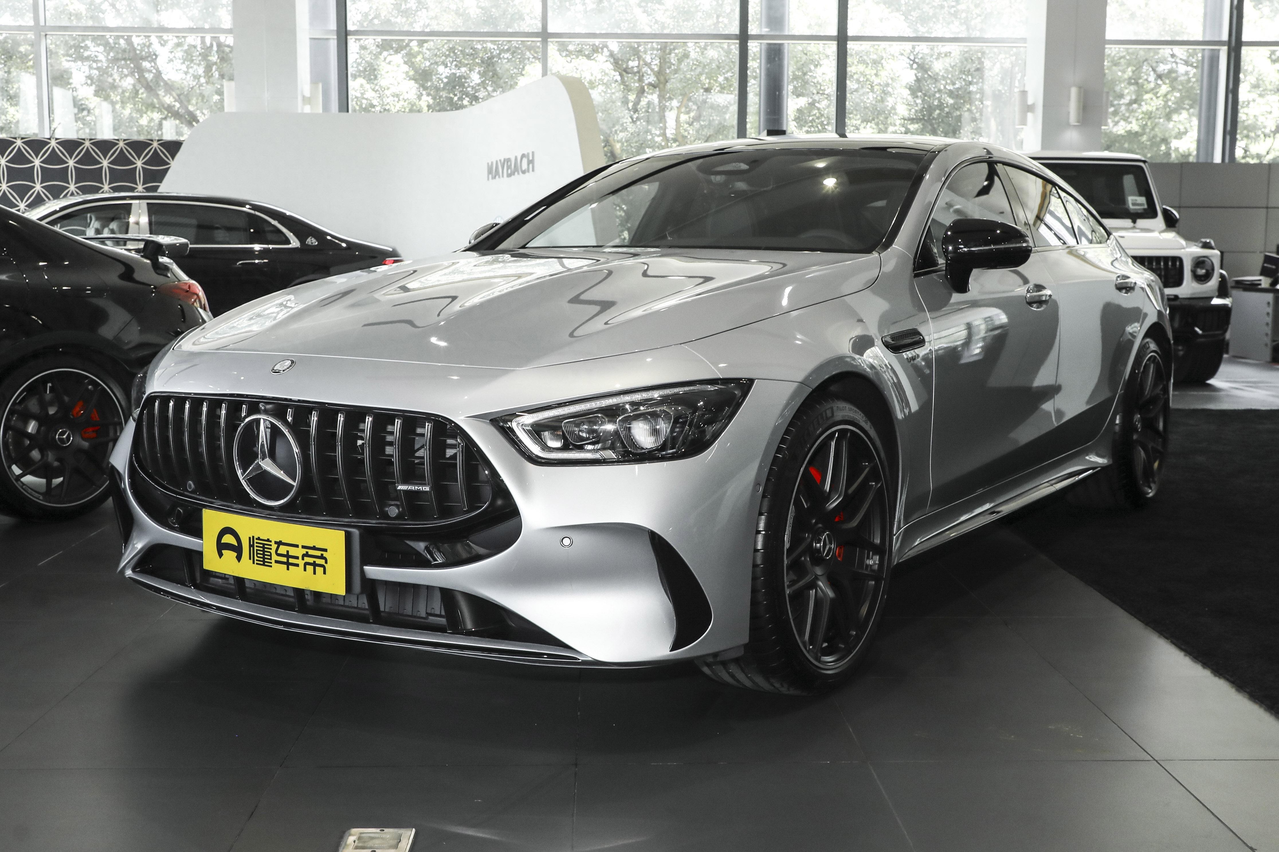 2025 款奔驰 AMG GT 两款车型 高频场景适配与选购建议