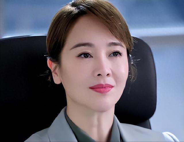 《七根心简》播出,左小青再次和严屹宽合作,这次她终于翻身了