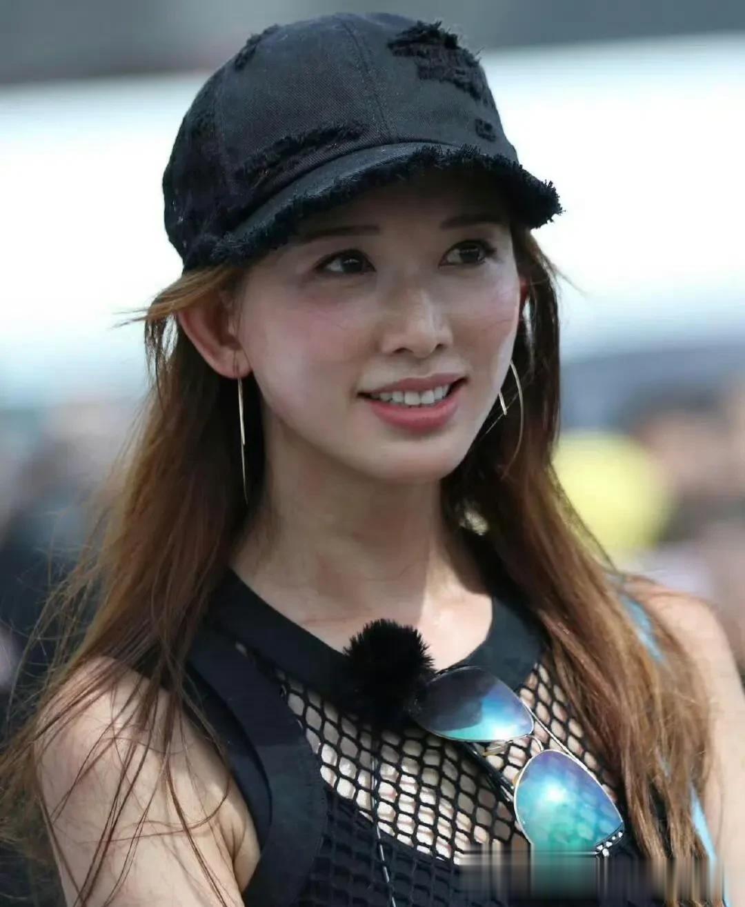 51岁林志玲这个状态也太好了叭，堪比18岁的皮肤