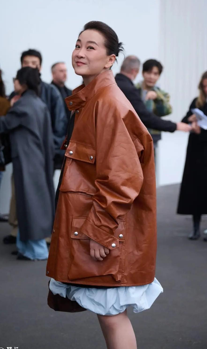 贾玲参加米兰时装周!模样大变美丽大方,优雅迷人一笑藏不住梨涡