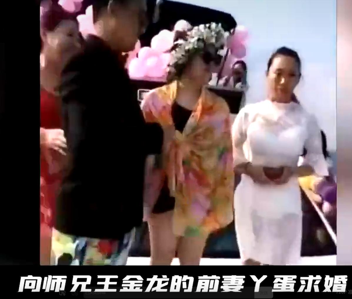 上梁不正下梁歪!成名后抛妻娶粉的宋小宝,如今下场真是大快人心