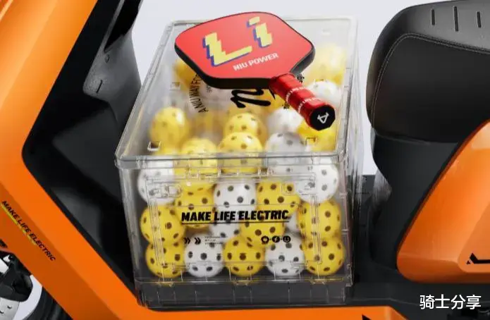 为什么踏板摩托车的踏板不能再大一点？而电动车却可以