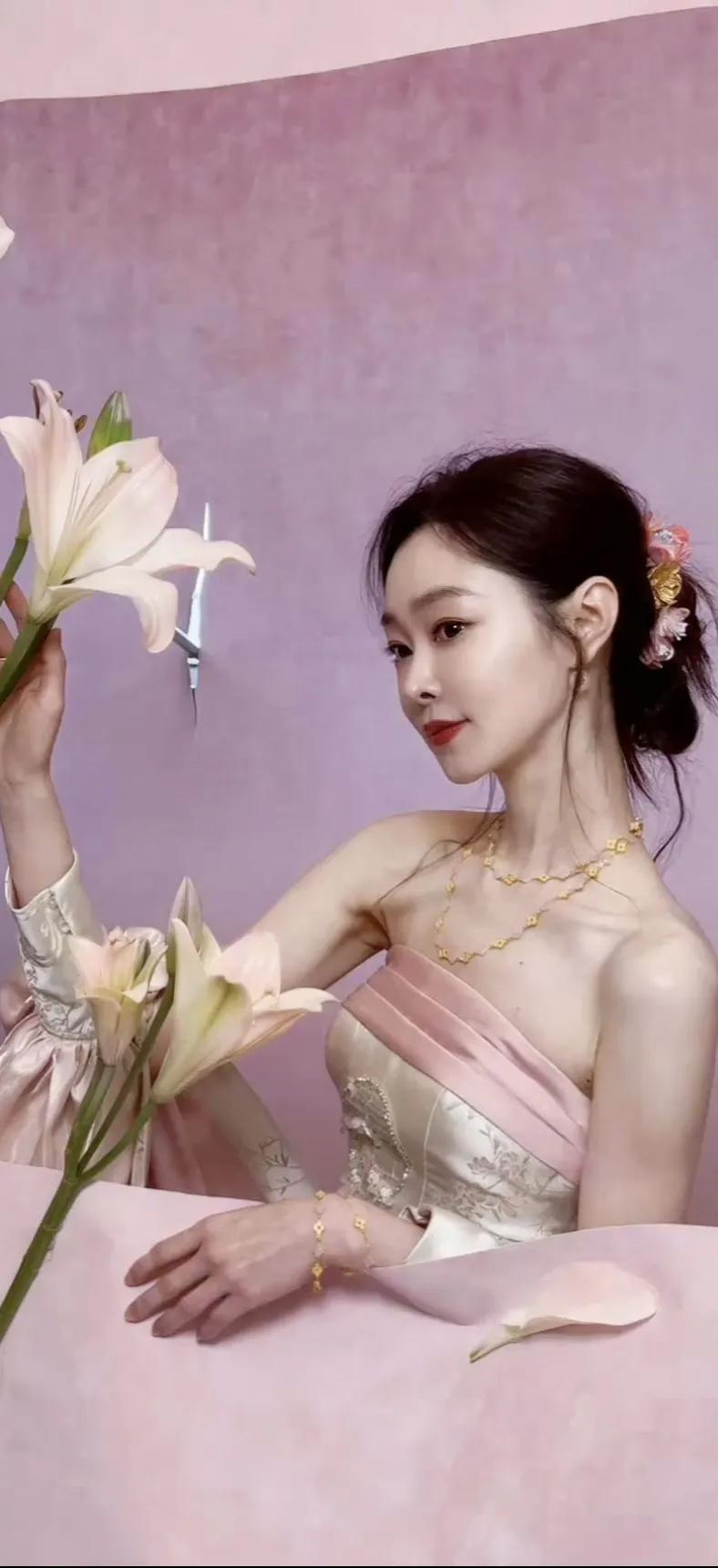 宋轶抹胸被赞东方美学巅峰，宋轶美图