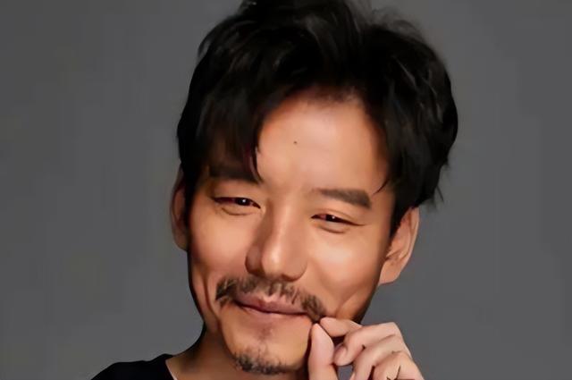 合作张艺谋没火,搭档吴京没红,如今50岁演完《戏台》,终于红了