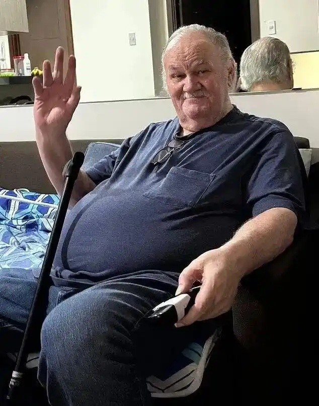 44岁的梅根使花招,借81岁老父亲生病之机,把大家都耍了