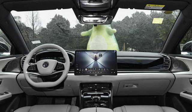 纯电动中大型车迎来实力新秀，日产N7对比汉EV该如何选？