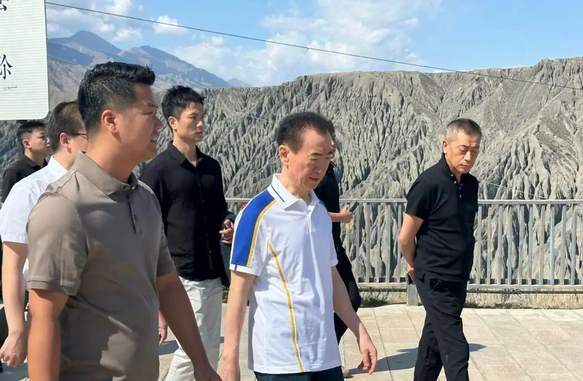 王思聪叮嘱“别理外界”！女友懒懒晒顶级克罗心项链，破分手传闻方式很特别