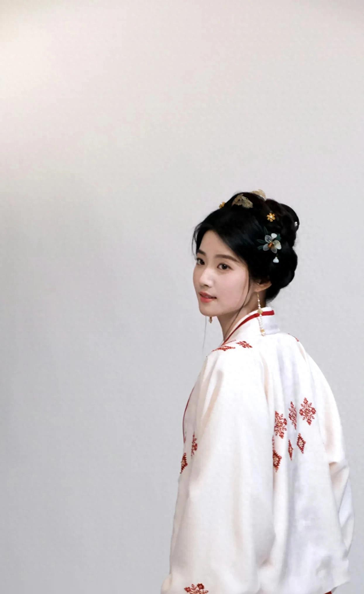 其实一直以来对她颜值争议都挺大的