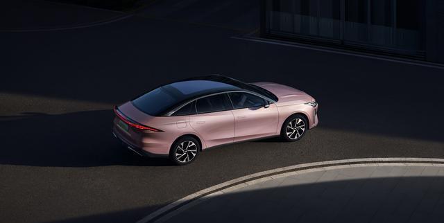 银河L6新车型，专属粉色车漆，综合续航1370km