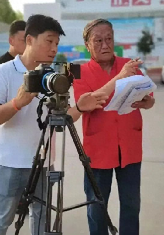 著名陕西演员离世，其演艺生涯中包括主演《白鹿原》与《平凡的世界》等作品。