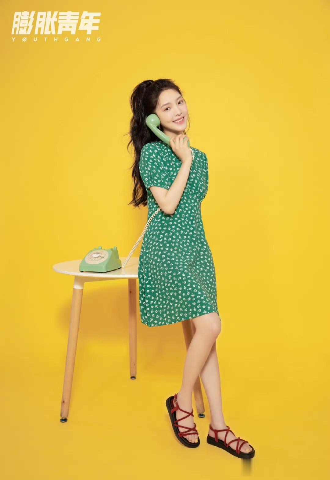 章若楠小姐姐，小清新穿搭，甜美可人