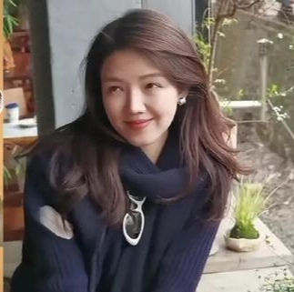 美娟骆文莲藏不住喜悦！女儿沈诗淇登记结婚，曹可凡晒照送祝福。