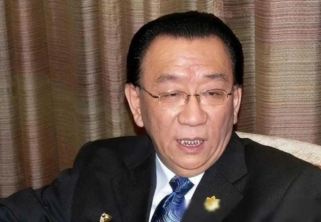 人心不是一天凉的！78岁的侯耀华，终究是为自己的肆意妄为买了单