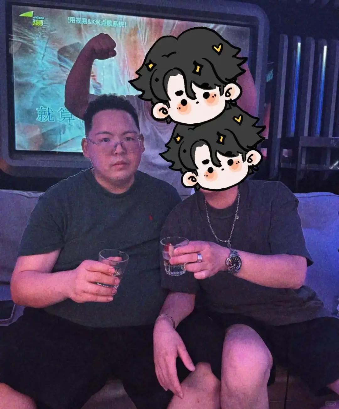 向华强77岁寿宴好简朴！喝六瓶洋酒没鲍鱼龙虾，向佑未露面引争议