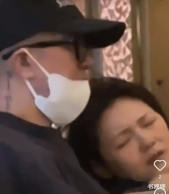 网友偶遇具俊晔独坐墓园陪伴大S，“感觉满满的悲伤”