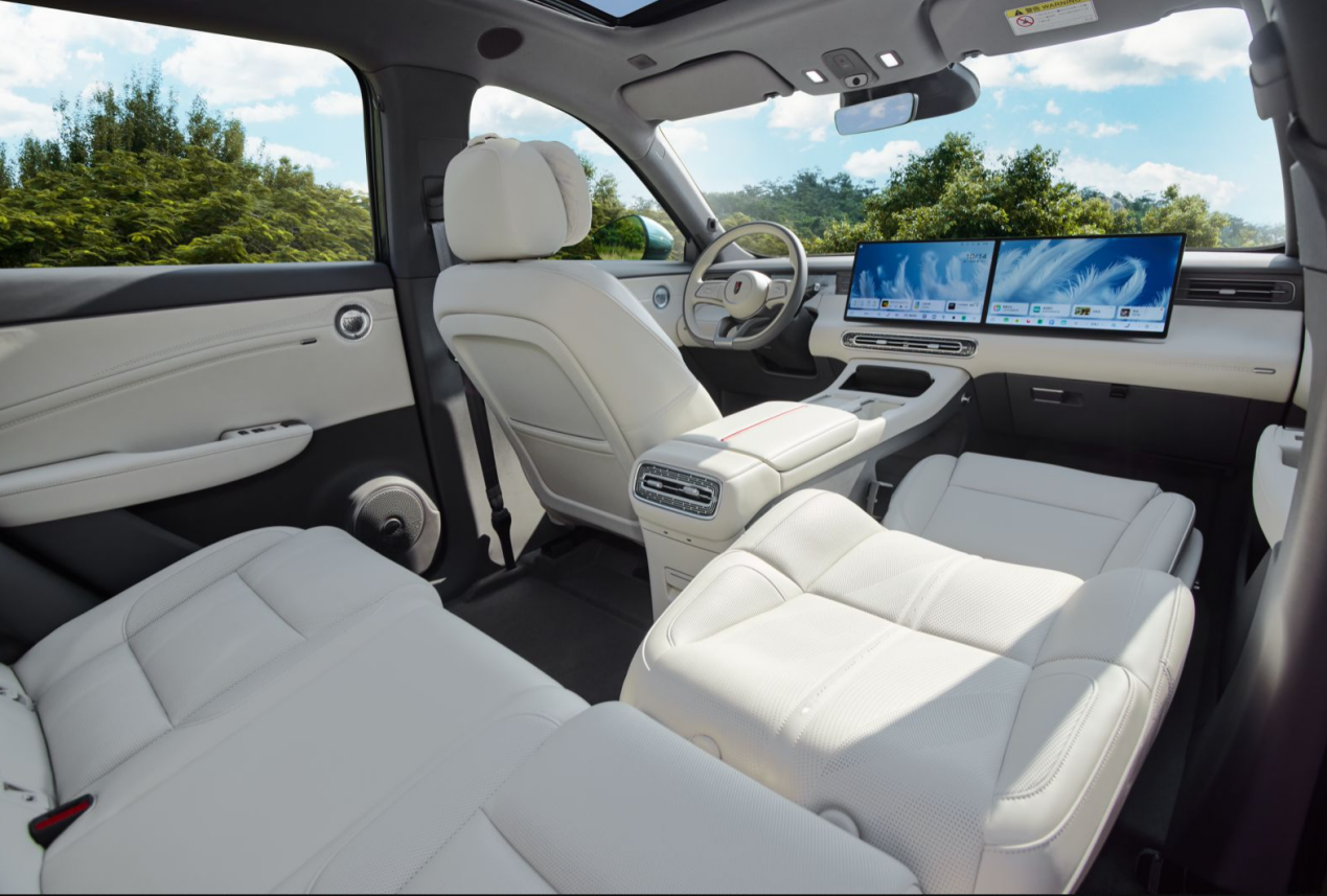 越来越懂老百姓了？17.88万起，“大五座”红旗HS6 PHEV到底值不值