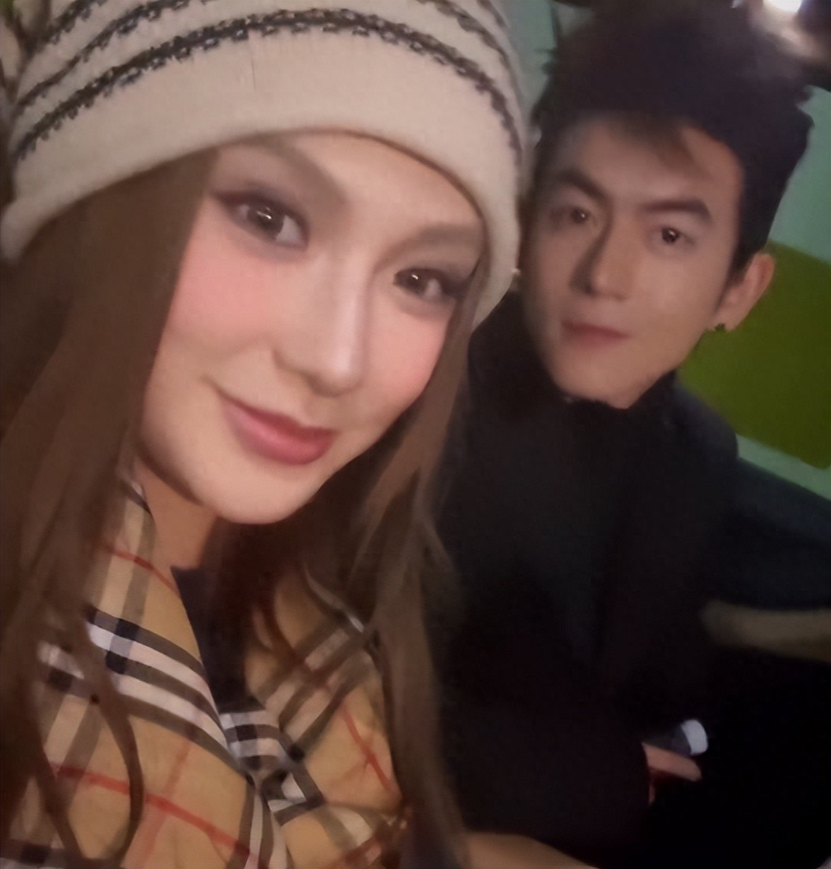 陈冠希和baby旧照曝出,迟到20年的大瓜,弥补当年没绯闻的遗憾