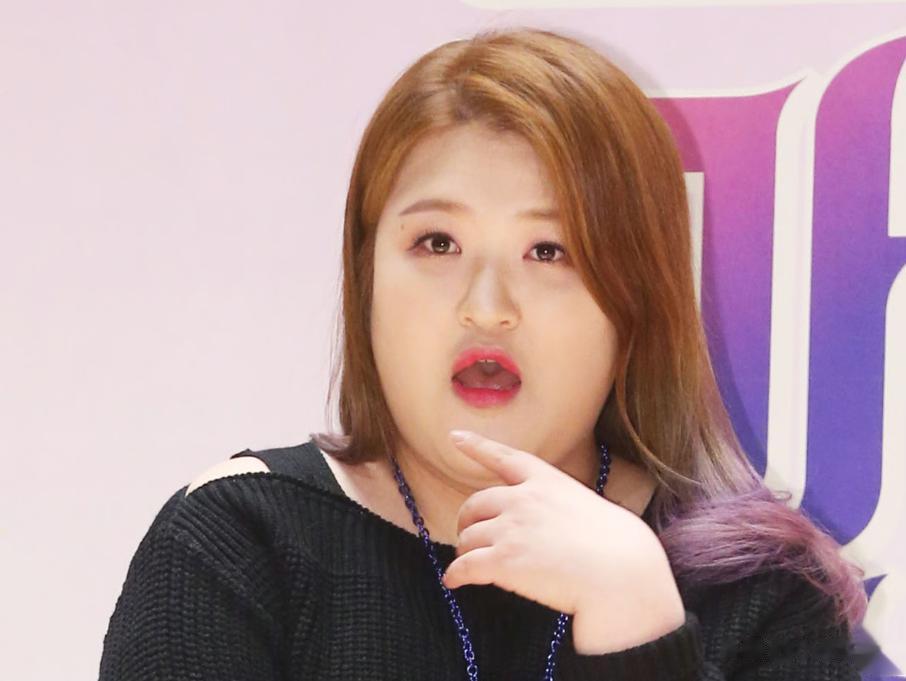 韩国女星失业后赴日本发展，住20平单间，看上月租2万房子却没钱