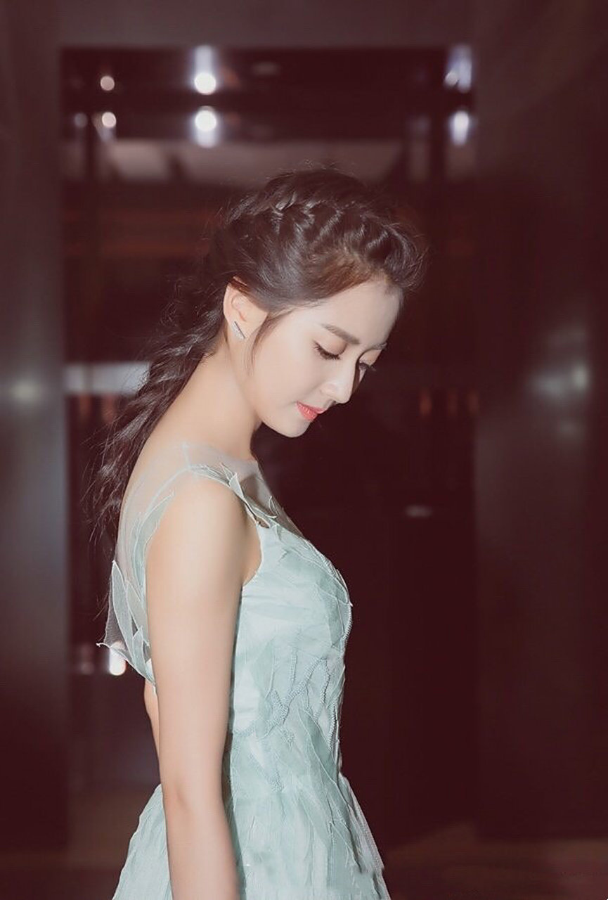 陈钰琪侧颜之美