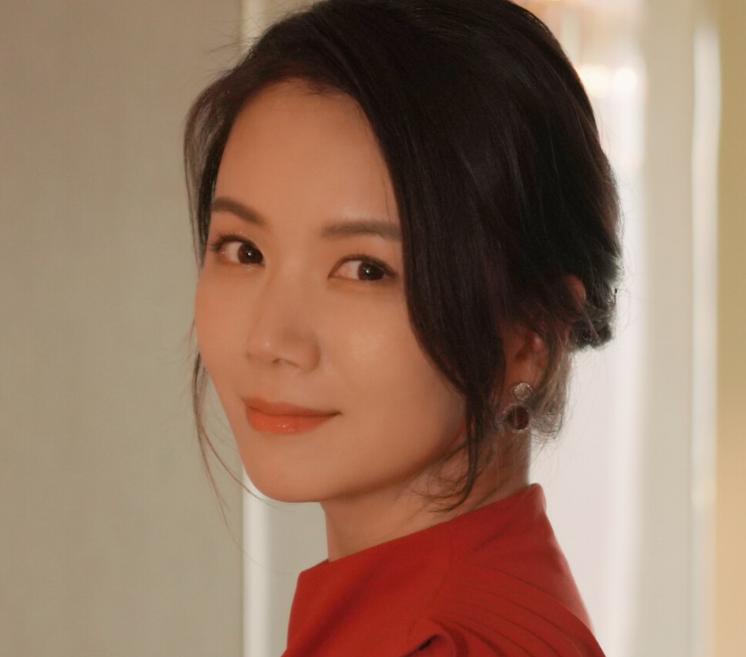 陈思诚爱惨了她，王凯迷恋着她，41岁成单亲妈妈的她活成了大赢家