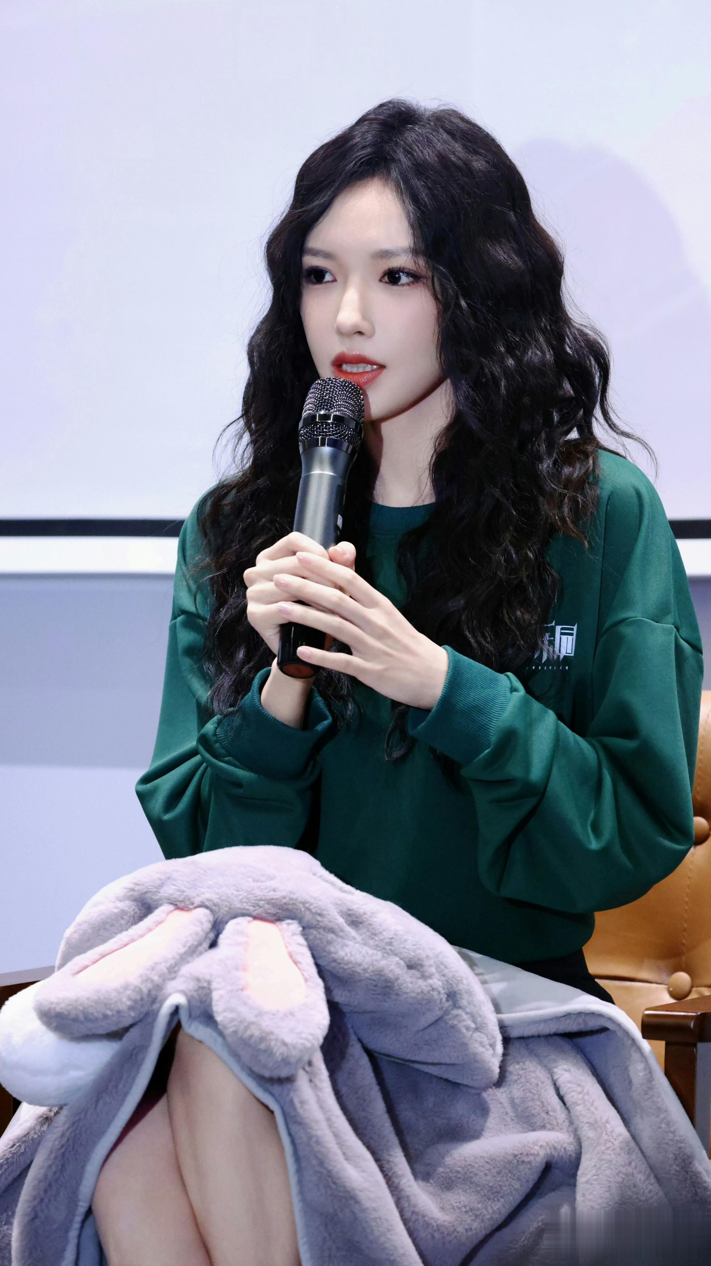 程潇 新剧开机活动现场