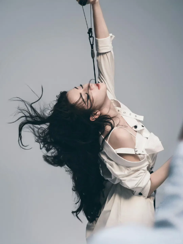 迪丽热巴《时装L'OFFICIEL》三月刊曝光,一起感受纯粹之力