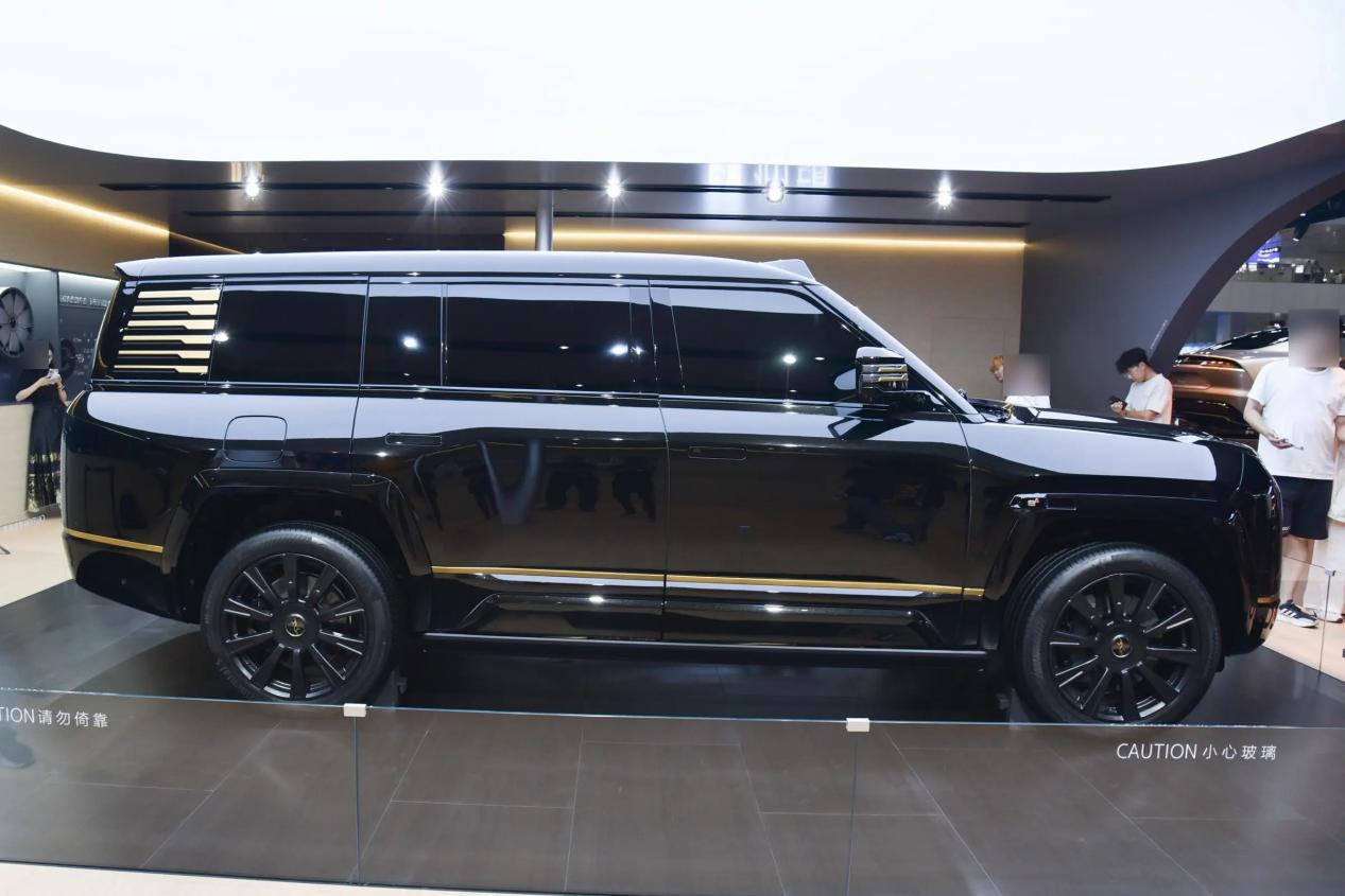 车标都是24K纯金，全尺寸再加长，轴距增加200mm+6座，3激光雷达