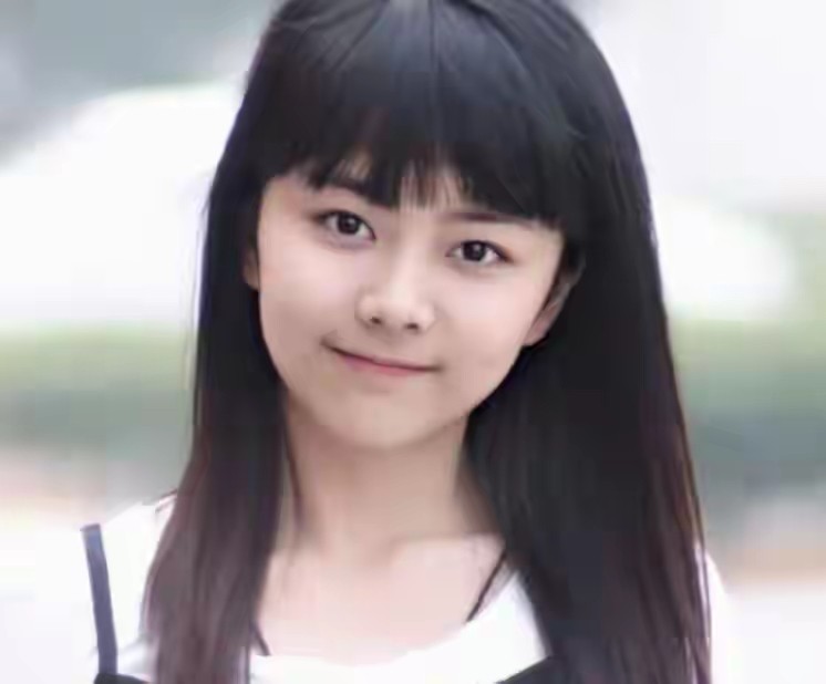 母亲离世多年后，35岁的国民闺女谭松韵，早已走上的另一条道路