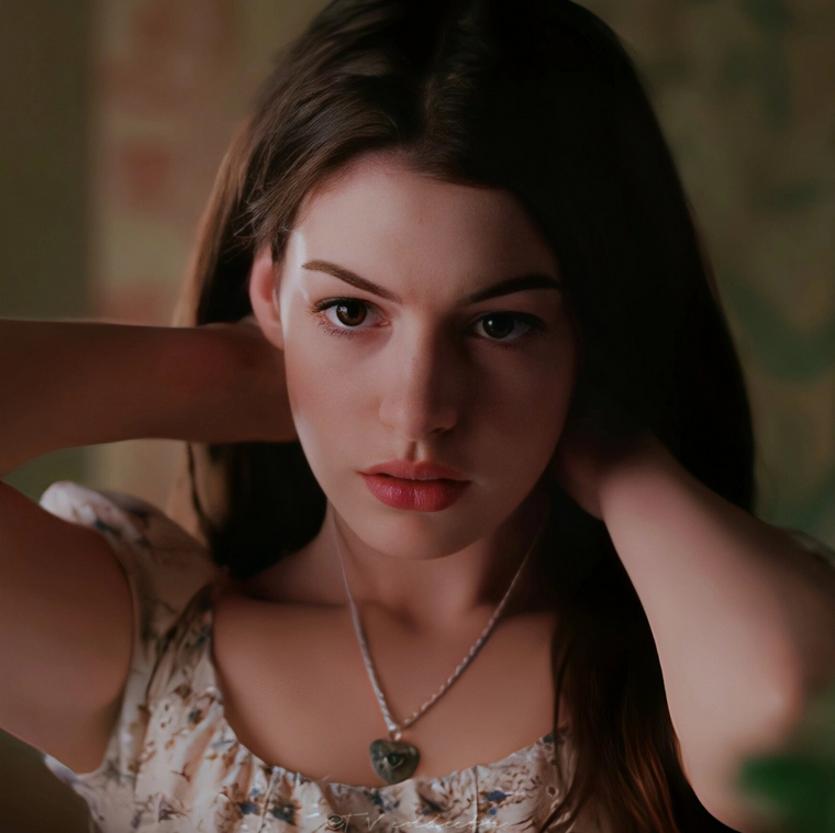 不得不说，安妮海瑟薇，这颜值身材简直绝了！年龄越大越有感觉