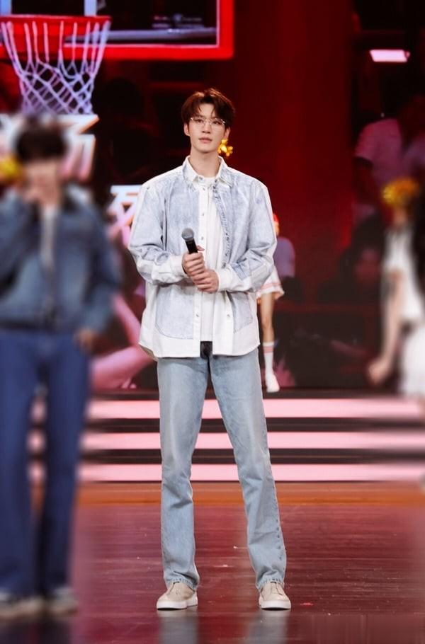 9位身高逆天男星！ 狙击蝴蝶》周柯宇没输张凌赫，这位比刘宇宁高