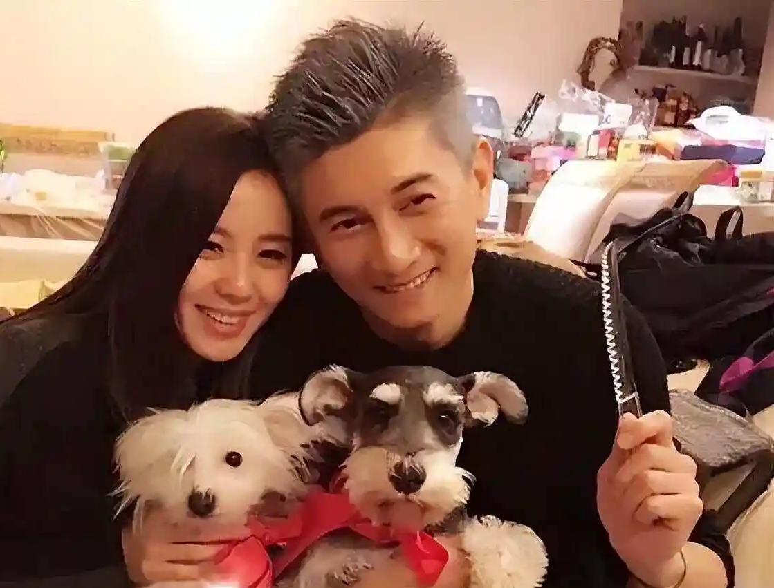 刘诗诗带儿子和朋友聚餐,6岁步步和玩伴打架 刘诗诗拉架险被绊倒