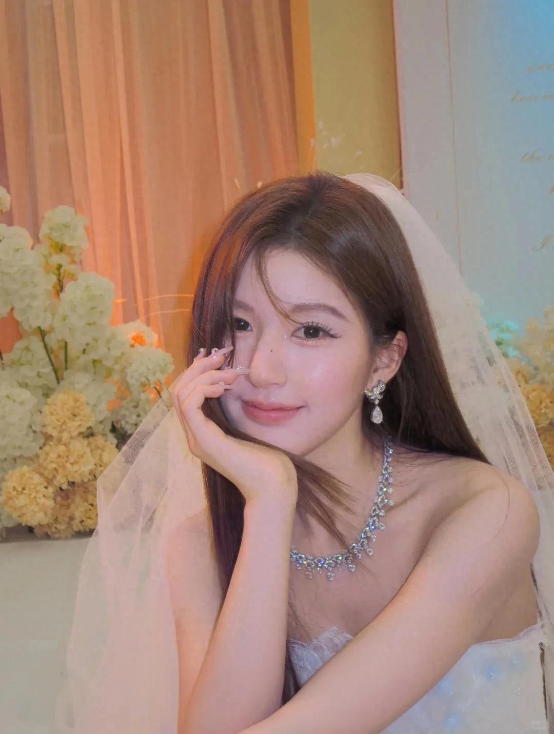 无滤镜后，唐嫣断崖式衰老，舒淇皱纹多，蒋欣像换了个人！