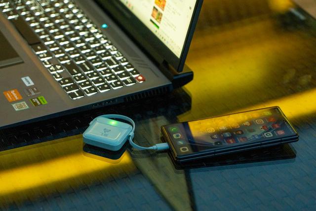 行走的“移动通信基站”!小巧精致高颜值,飞猫M2随身WiFi品鉴