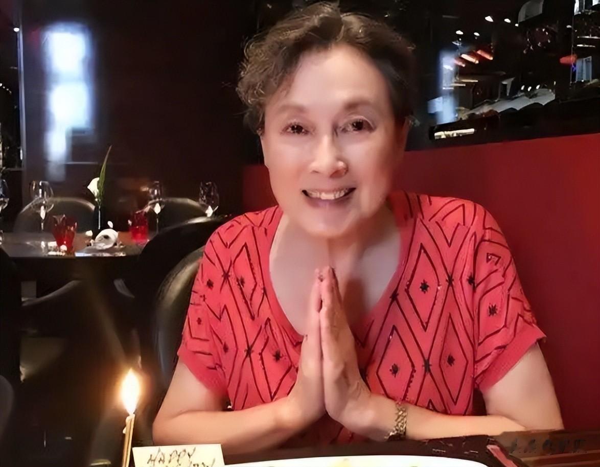 演员向梅，晚年退休后生活凄凉，真相被曝光，才知道背后的伤痛