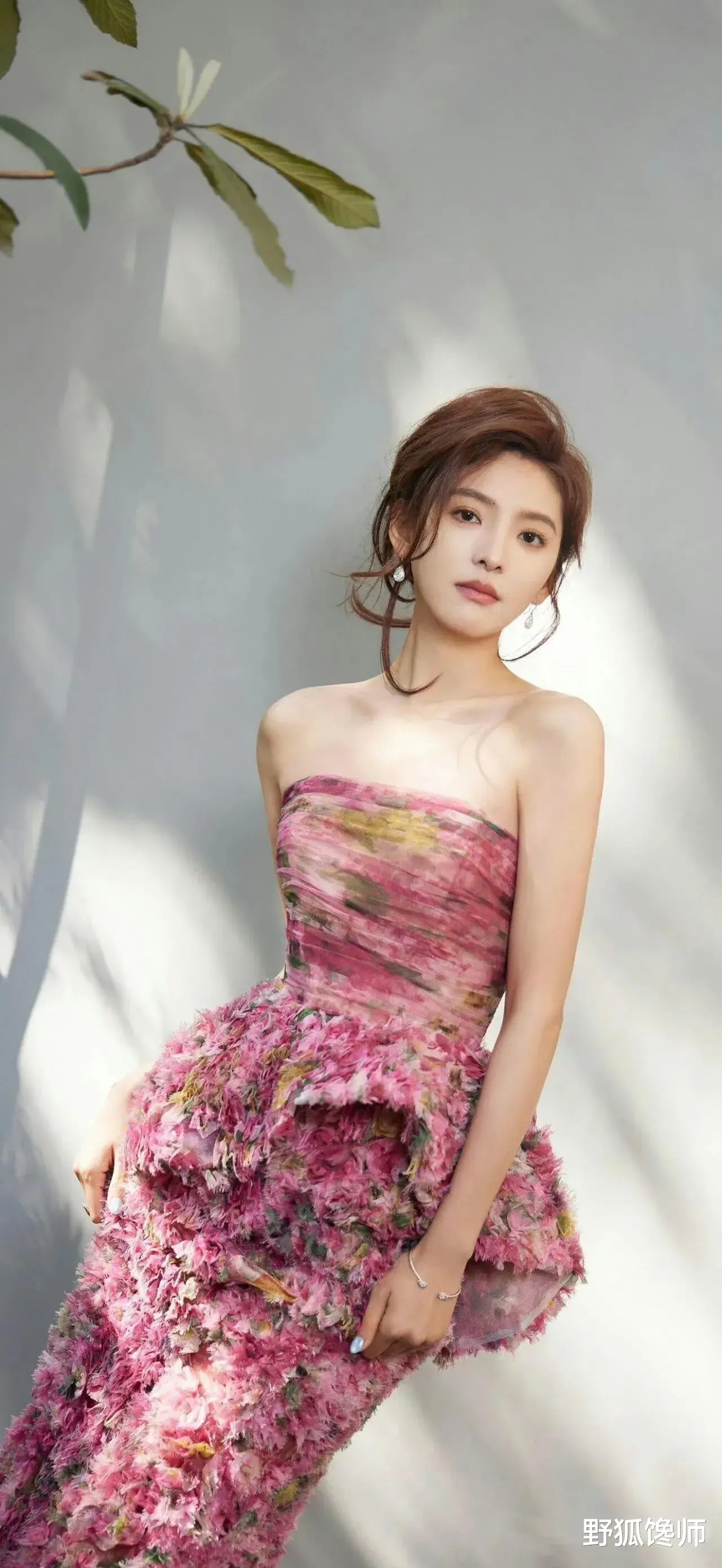 章若楠作为宅男女神,梦中情妻,给人一种初恋感。